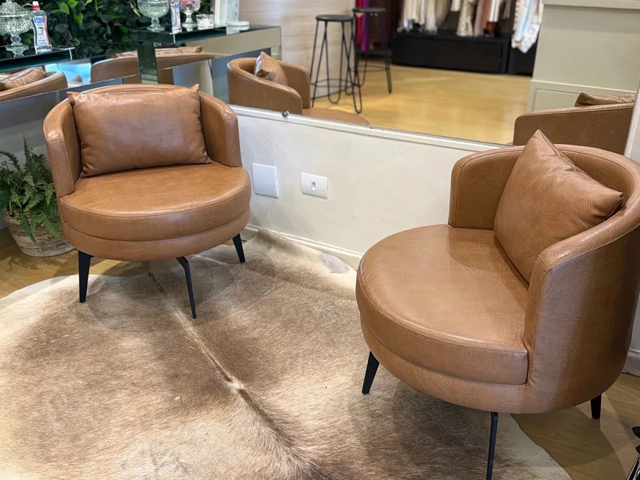 2 Poltronas giratória couro  - Foto 2