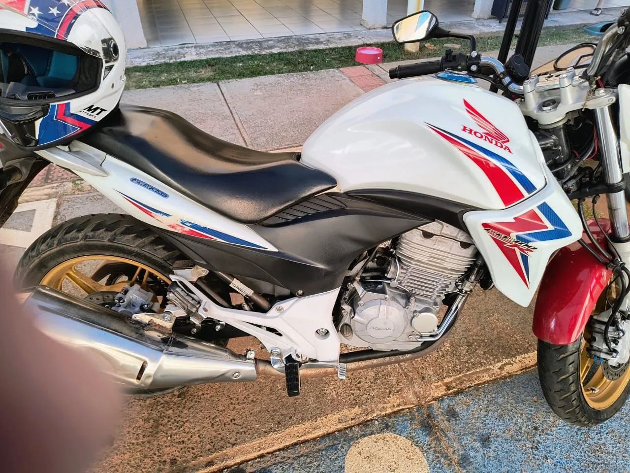 Cb 300