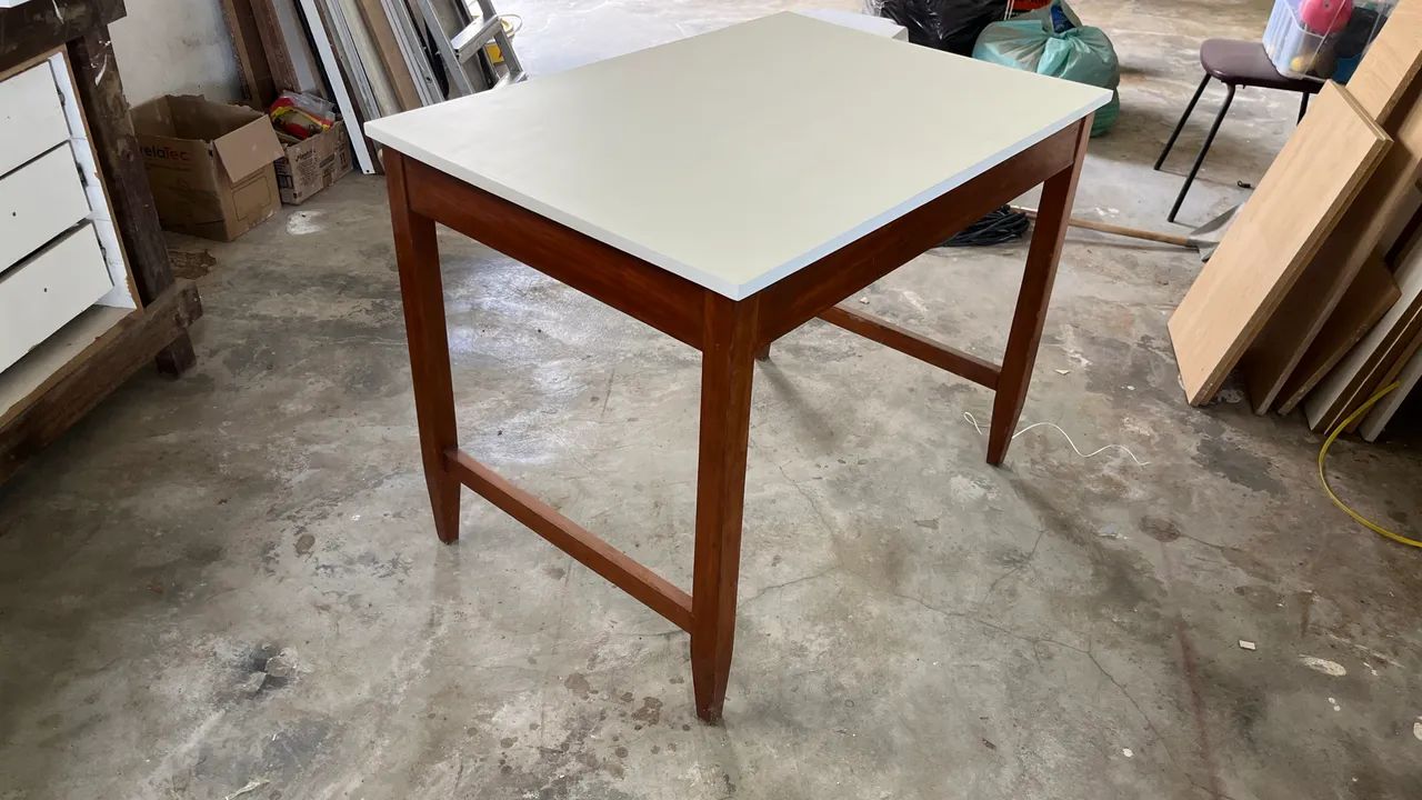 Mesa madeira maciça tampo fórmica. - Foto 2