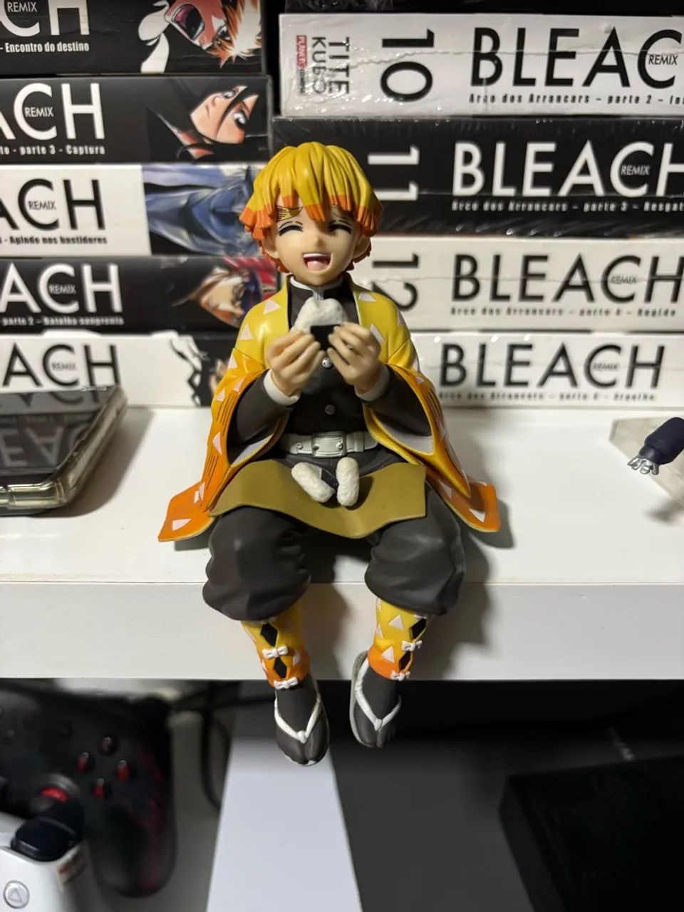 Figure zenitsu demon slayer