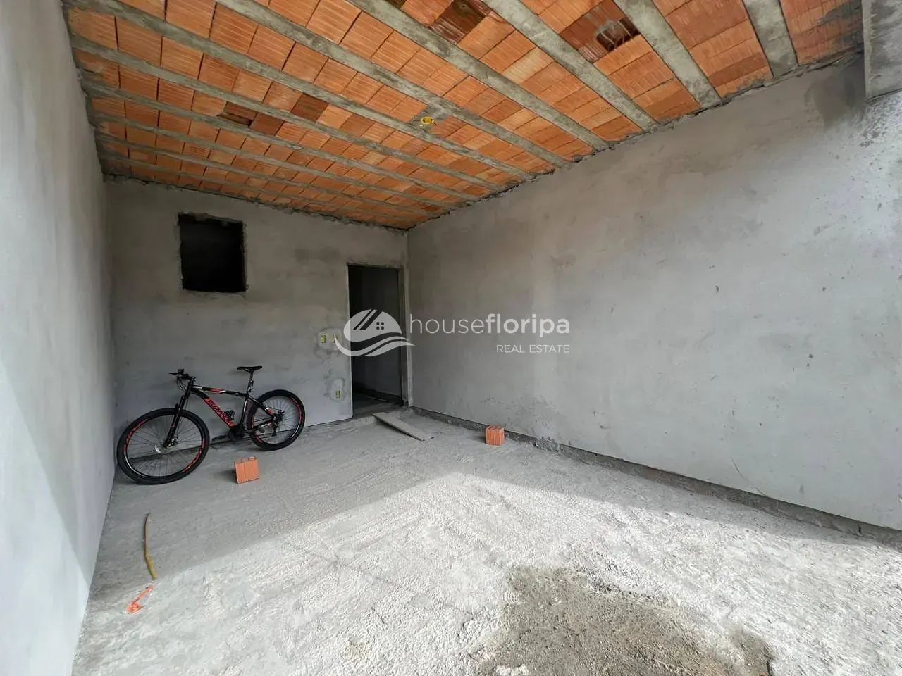 Sobrado moderno com 3 dormitórios, financiável, em rua larga no Campeche, Florianópolis, S - Foto 5