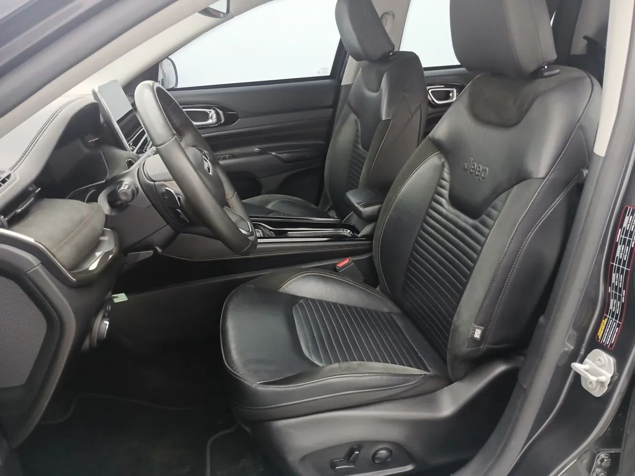 Jeep Commander Limited T270 1.3 TB Flex Aut., foto 16 de 18