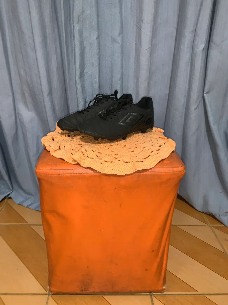 Chuteira umbro Cravo - Foto 2