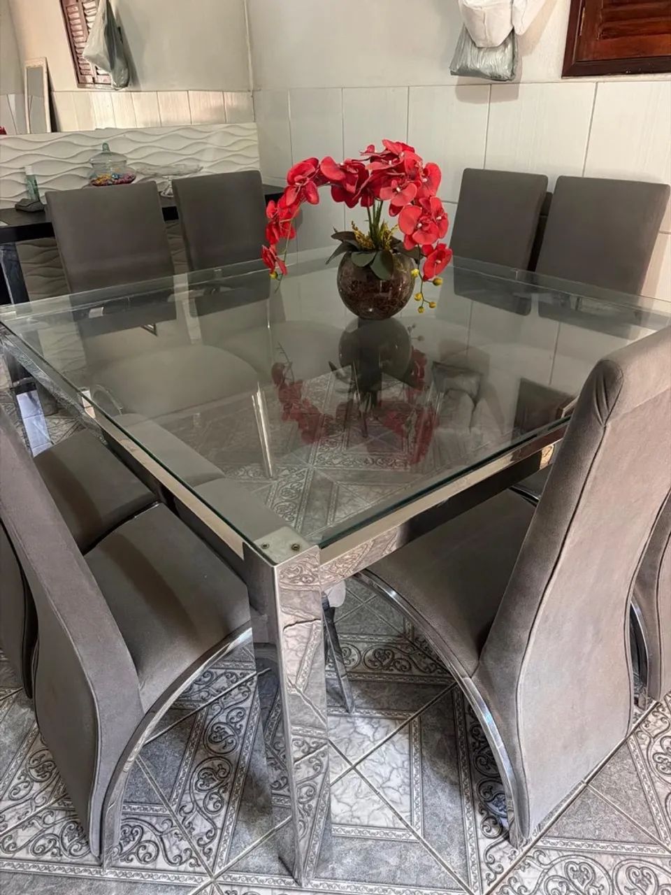 Mesa com 8 cadeiras