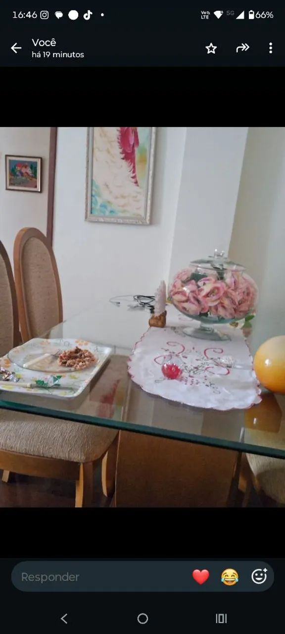 Mesa com 4 cadeiras madeira maciça perfeito estado! Retirada no local!  - Foto 5