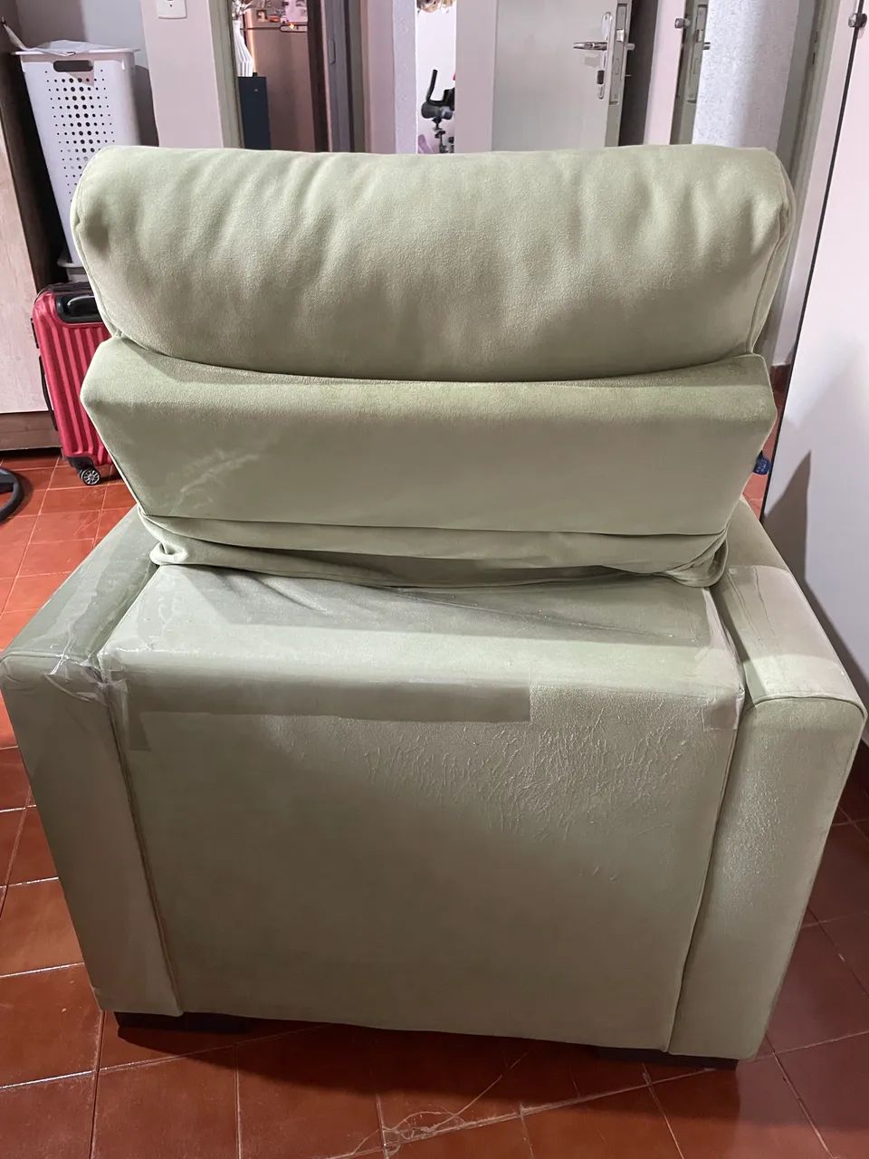 POLTRONA RECLINÁVEL E RETRÁTIL - CONFORTO E ELEGÂNCIA - Foto 3