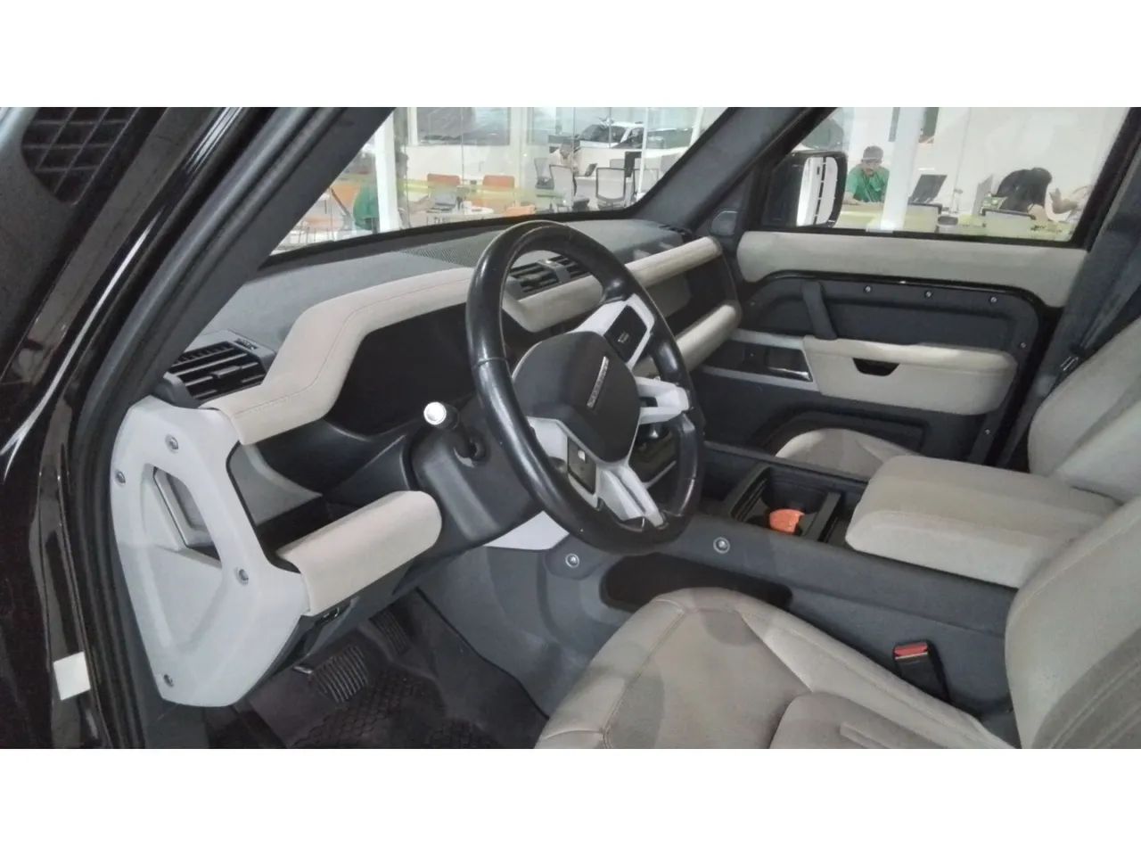 Land Rover Defender 110 2.0 Turbo SE Si4 Aut., foto 9 de 12