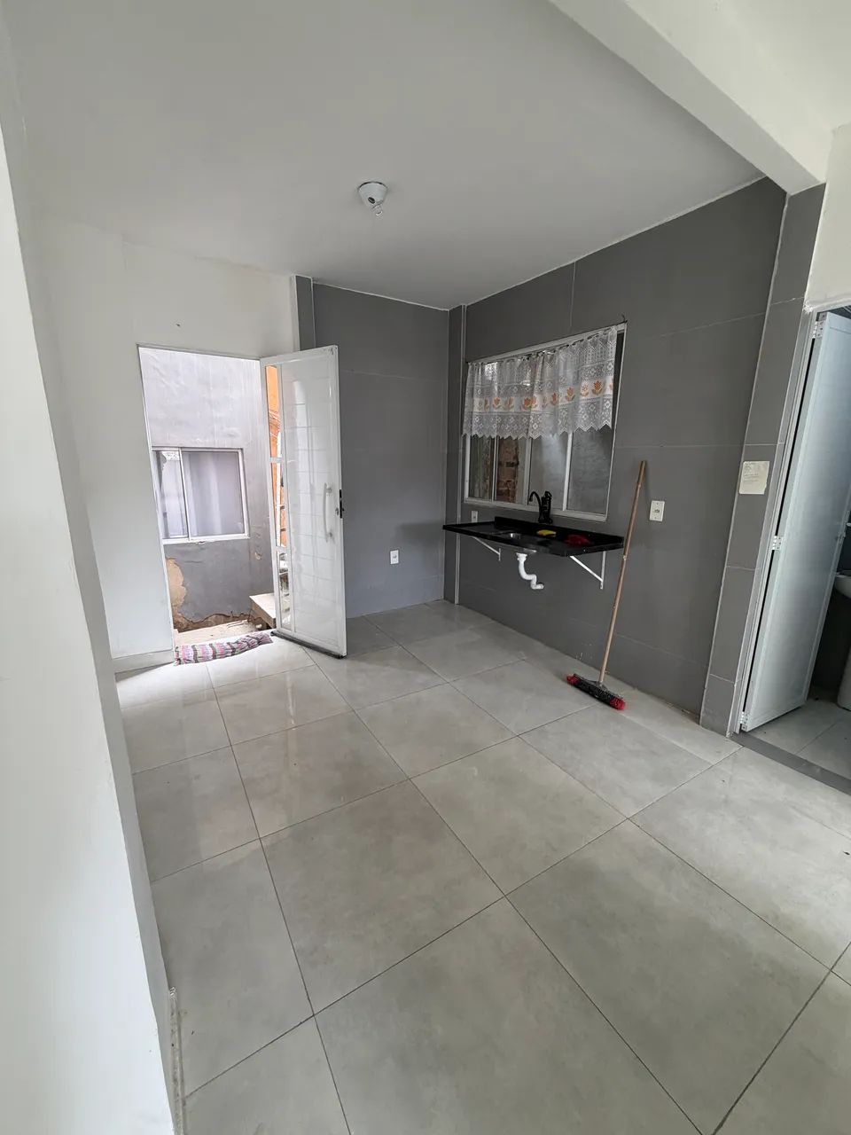 Alugo apartamento com 2 quartos em Santa Teresa