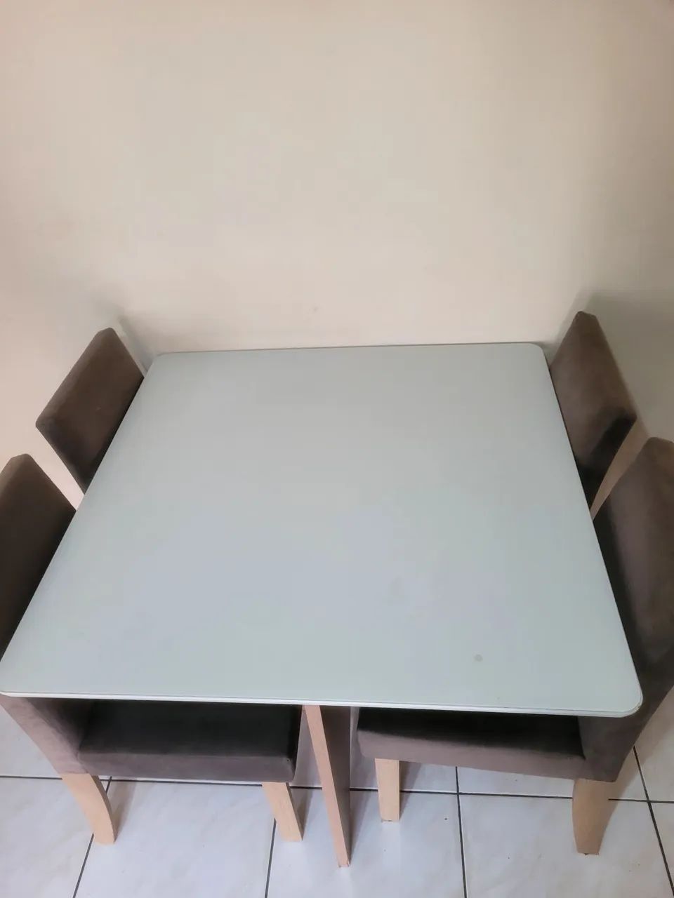 Mesa de vidro com 4 cadeiras - Foto 4