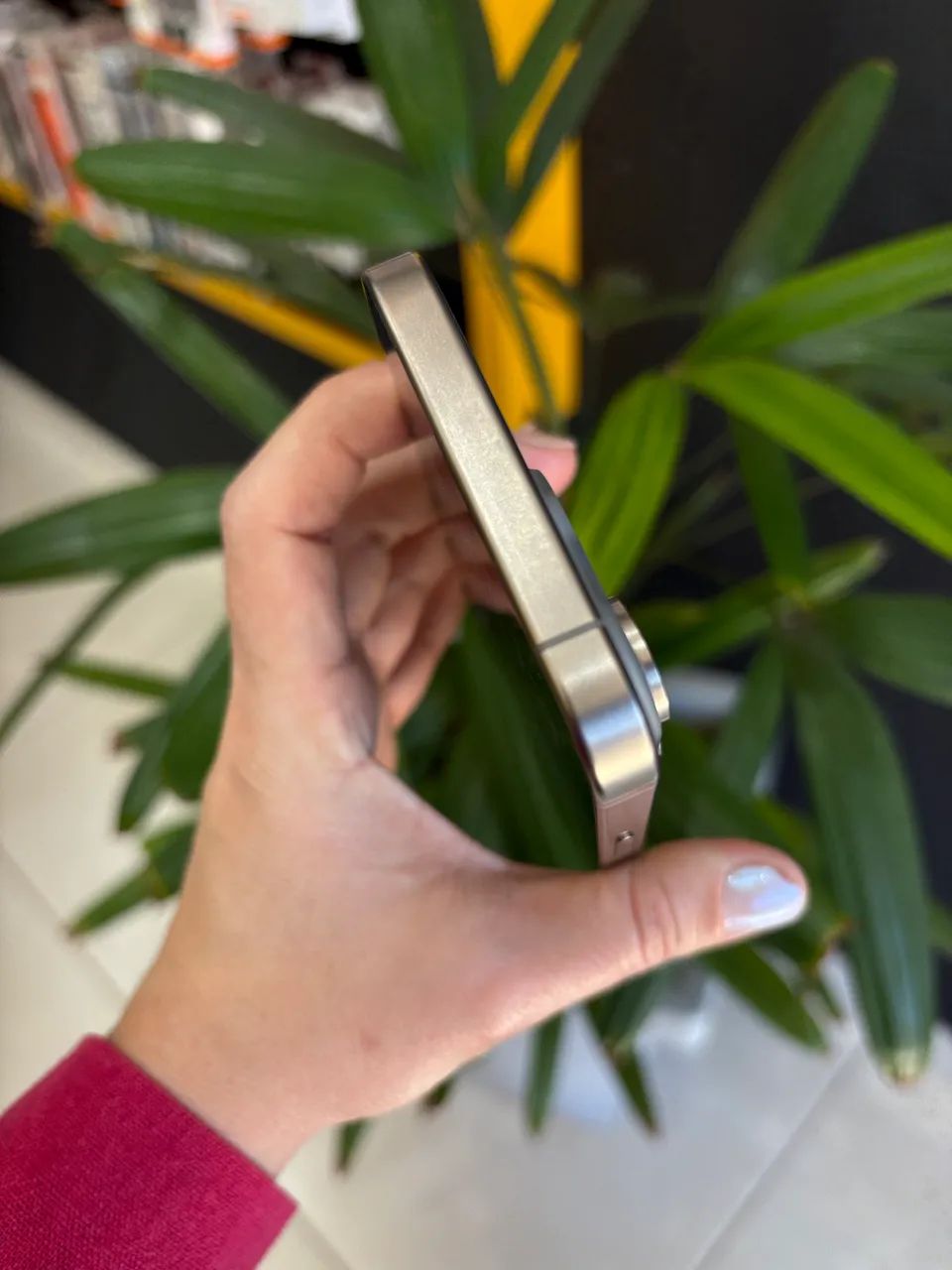 iPhone 15 ProMax - 256gb - Cinza - Foto 4