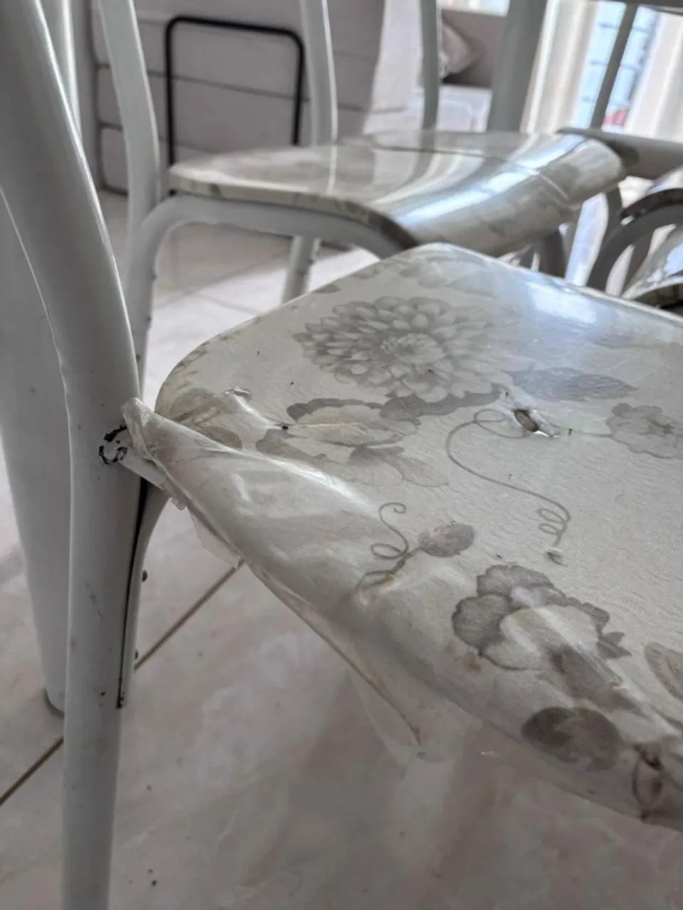 Mesa de Jantar 6 Lugares com Tampo de Vidro e Cadeiras - Foto 5