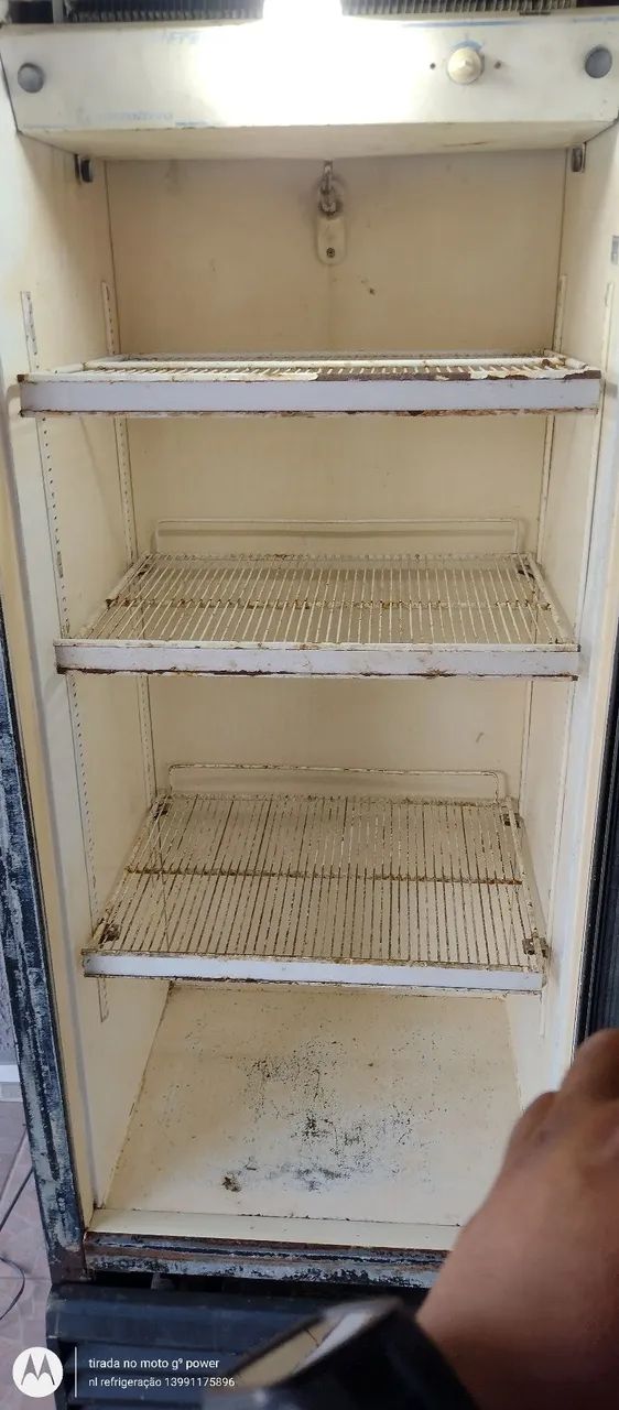 Geladeira expositora metal frio v 220 funcionando valor 999 reais  - Foto 4