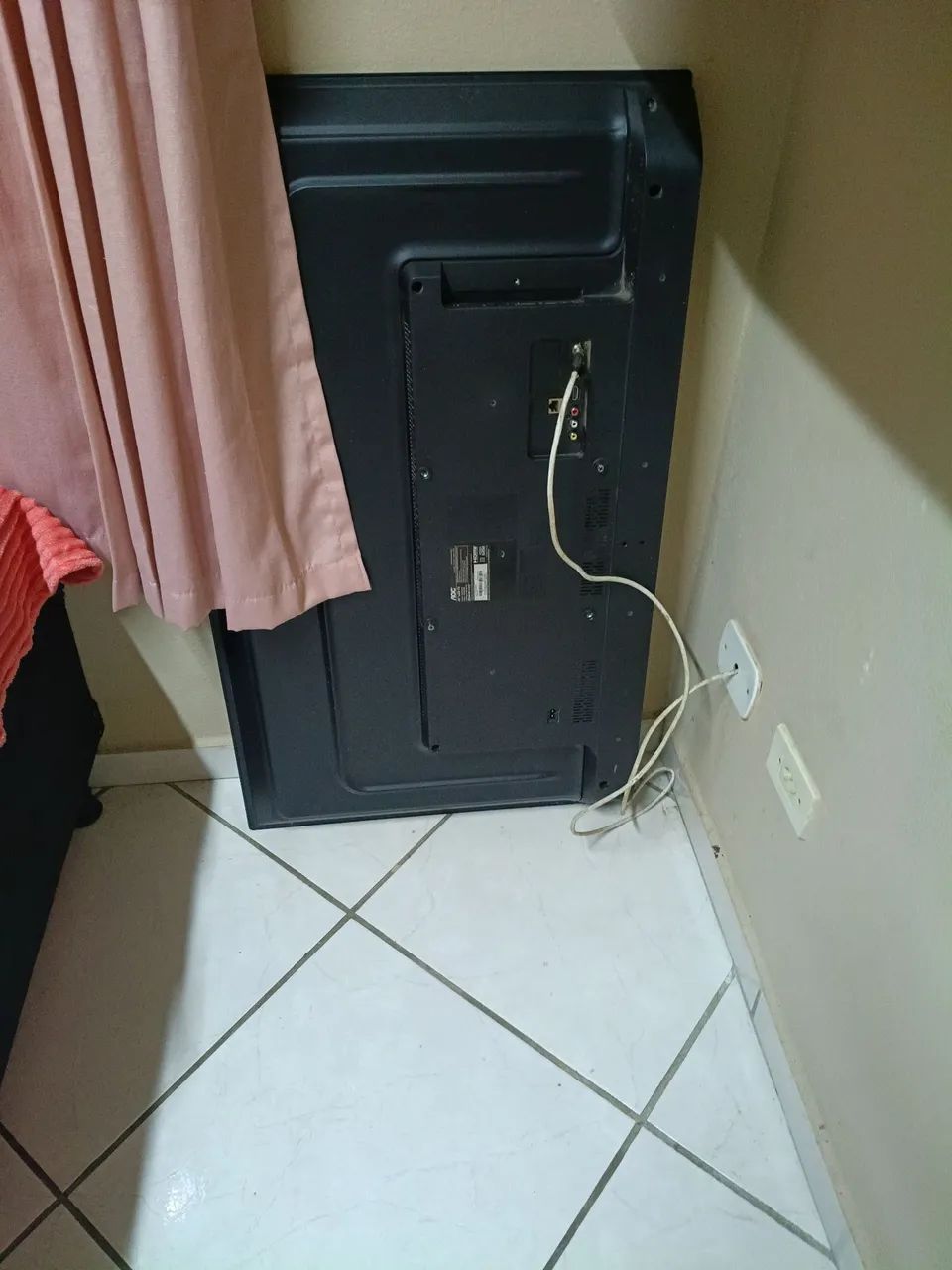 Duas tv com defeito samart 