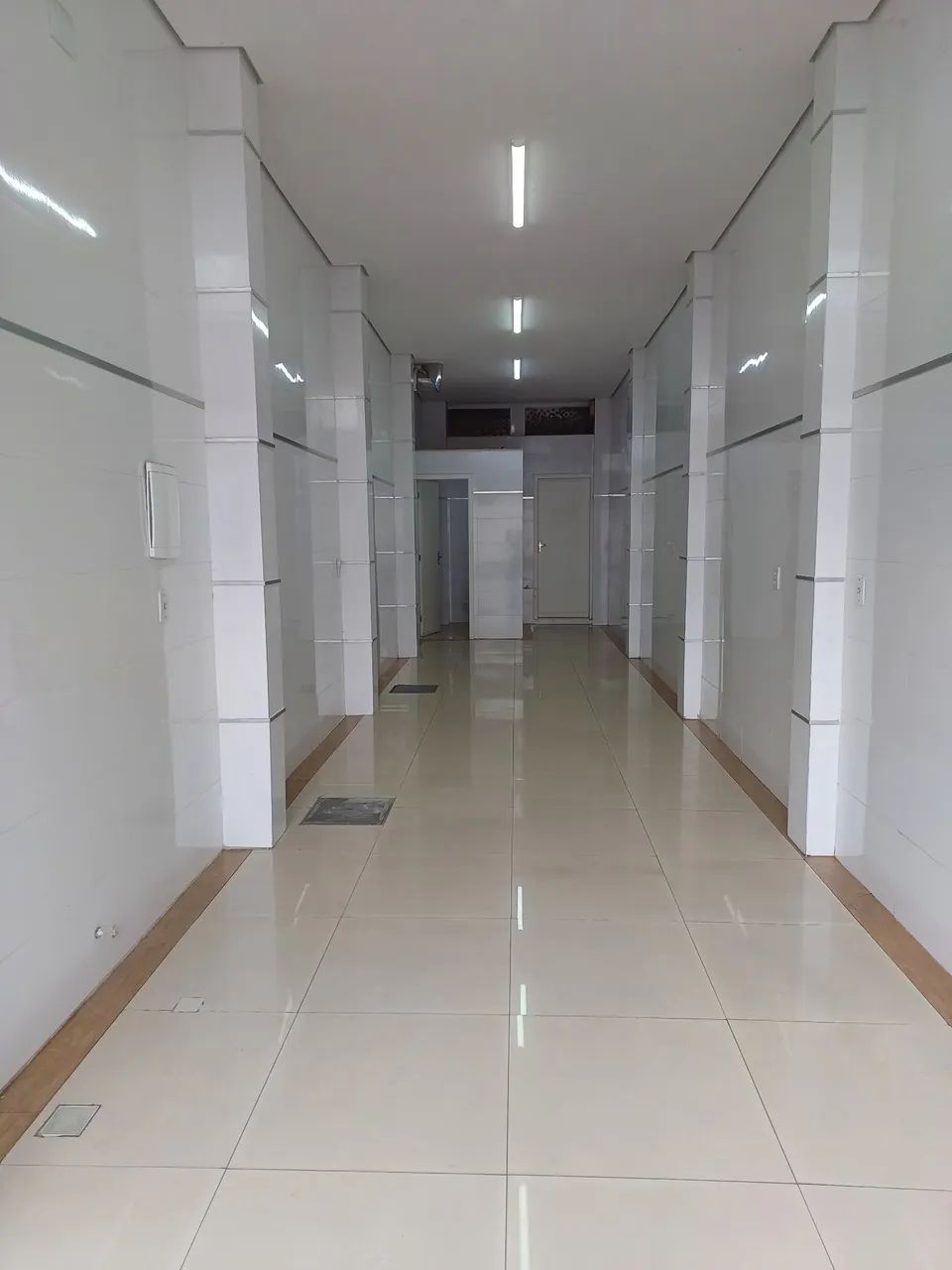 Alugo  Salão Comercial 43m2 na Vila Suissa