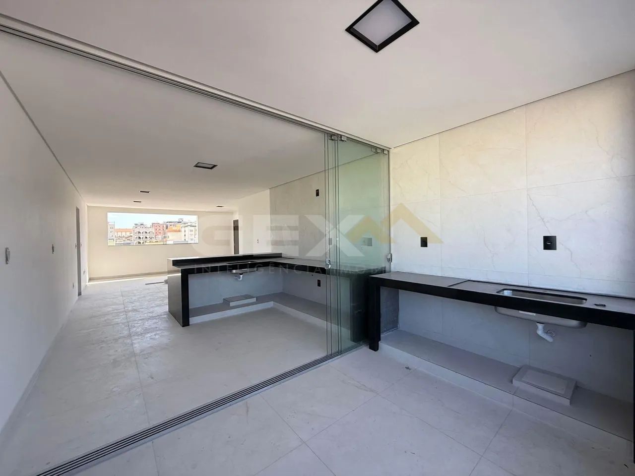Apartamento à venda no Centro, 3 quartos sendo 1 suíte e 2 vagas. - Foto 3