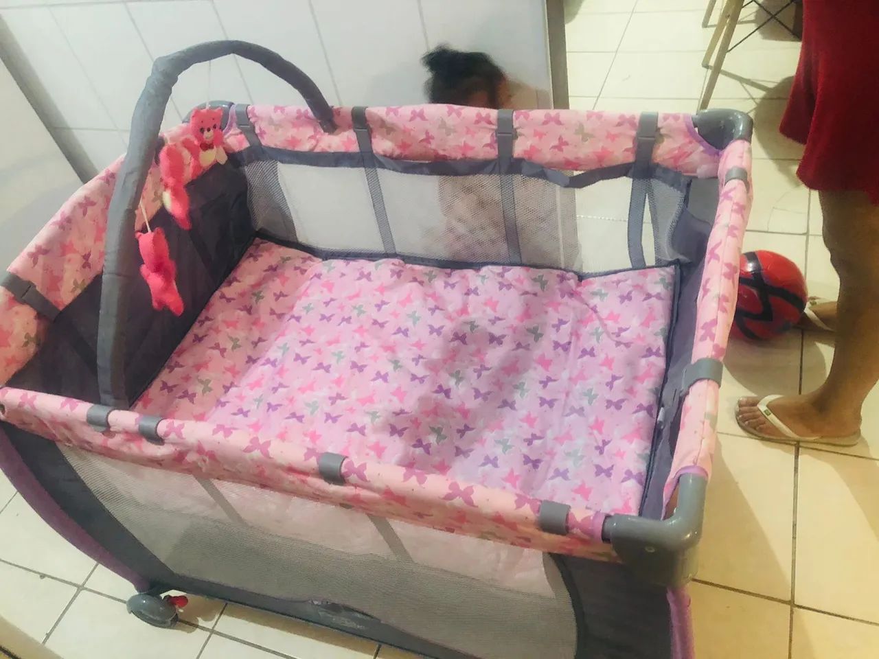 Vendo berço/chiqueirinho portátil semi novo - Foto 6