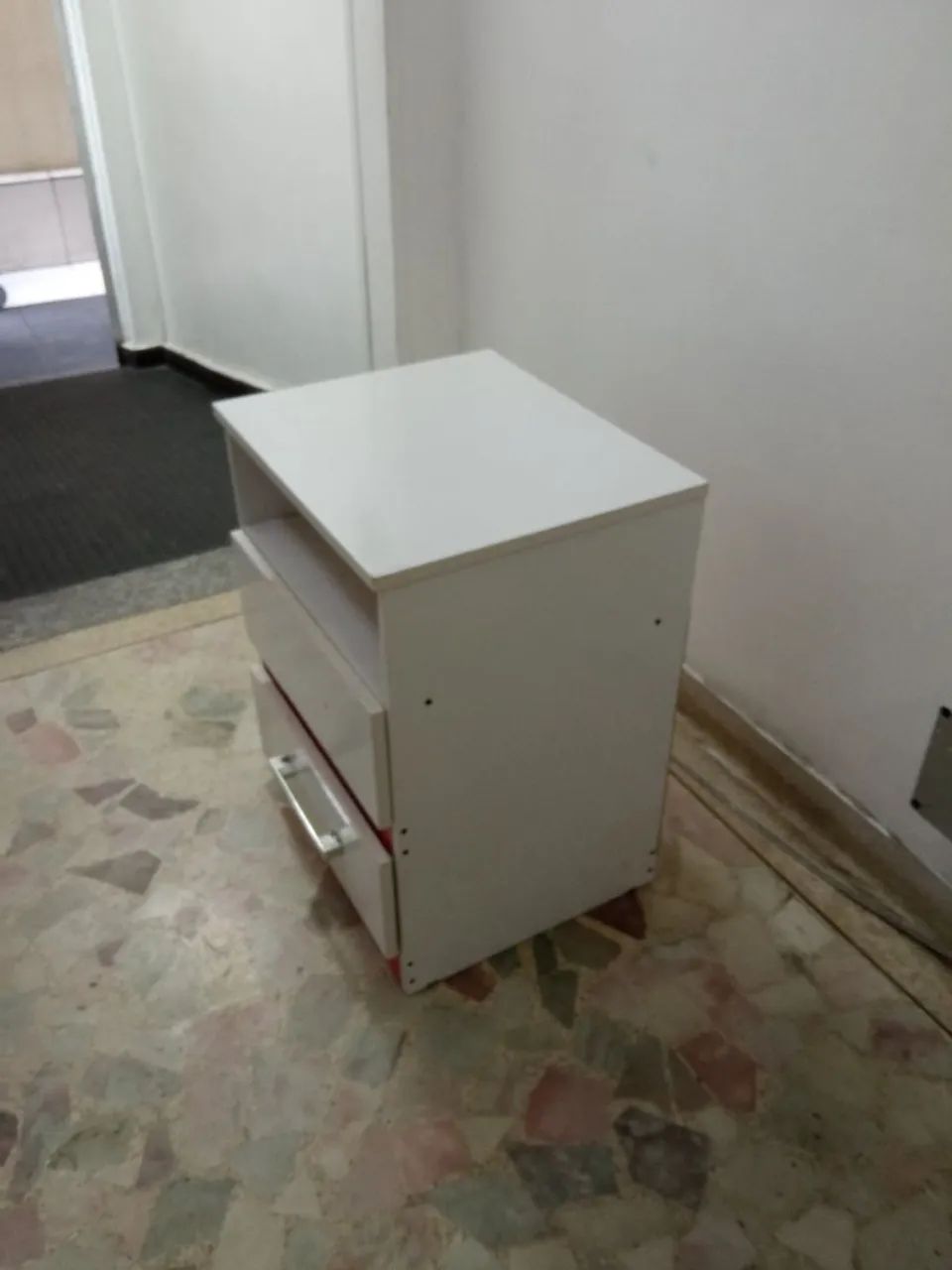 Mesa de Cabeceira com duas gavetas  - Foto 3
