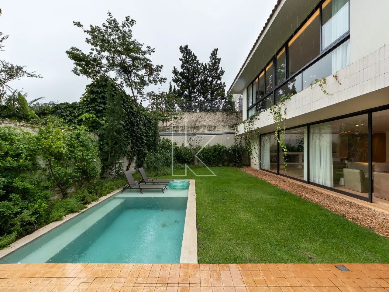 Casa reformada com design moderno no Jardim Guedala