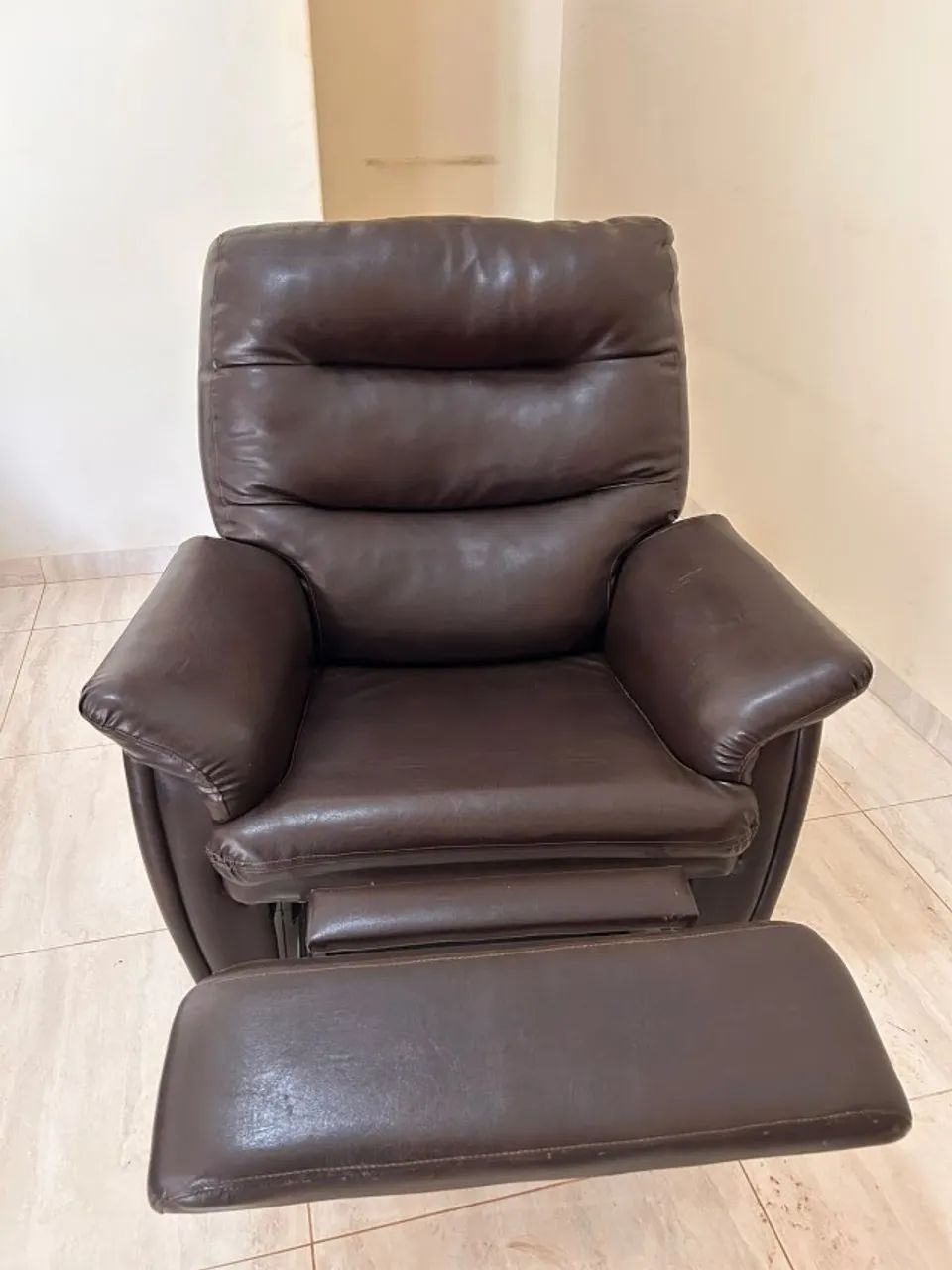 Poltrona Reclinável de Couro em perfeito estado