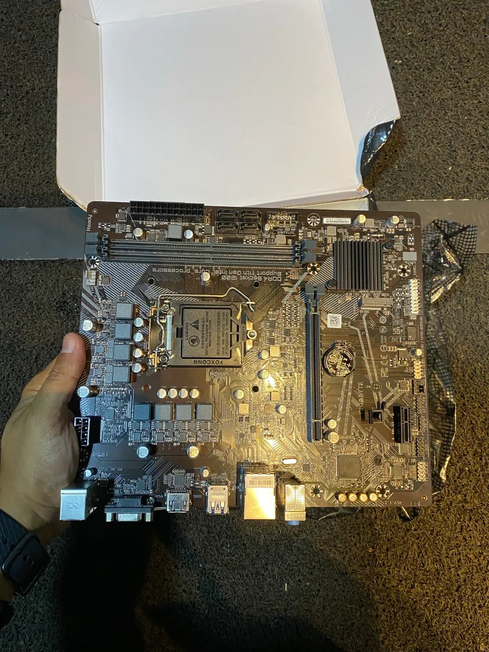 Placa mãe gigabyte H510M H nunca foi usada