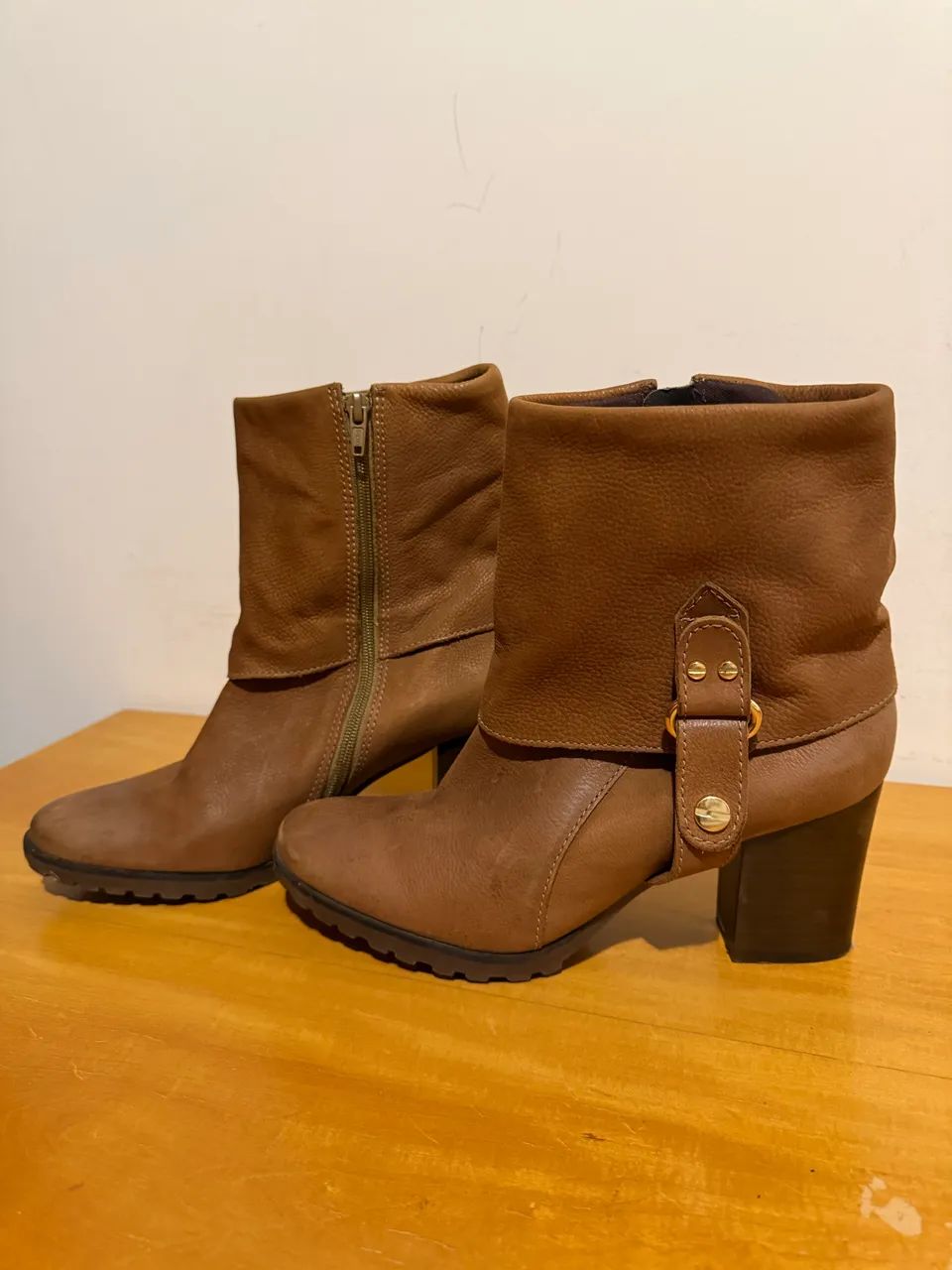Bota marrom tamanho 39