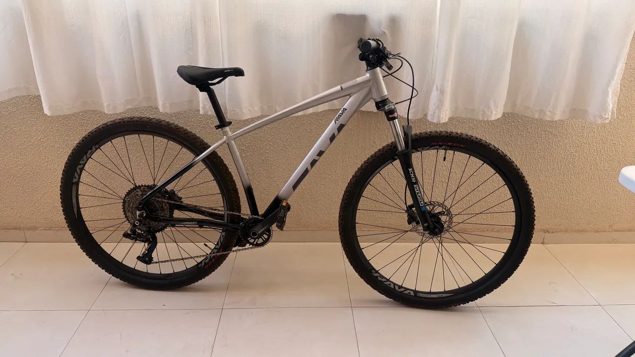 Bicicleta MTB | Mountain Bike | RAVA 12V | Aro 29 | Freio hidraulico | Trava na suspensão - Foto 2