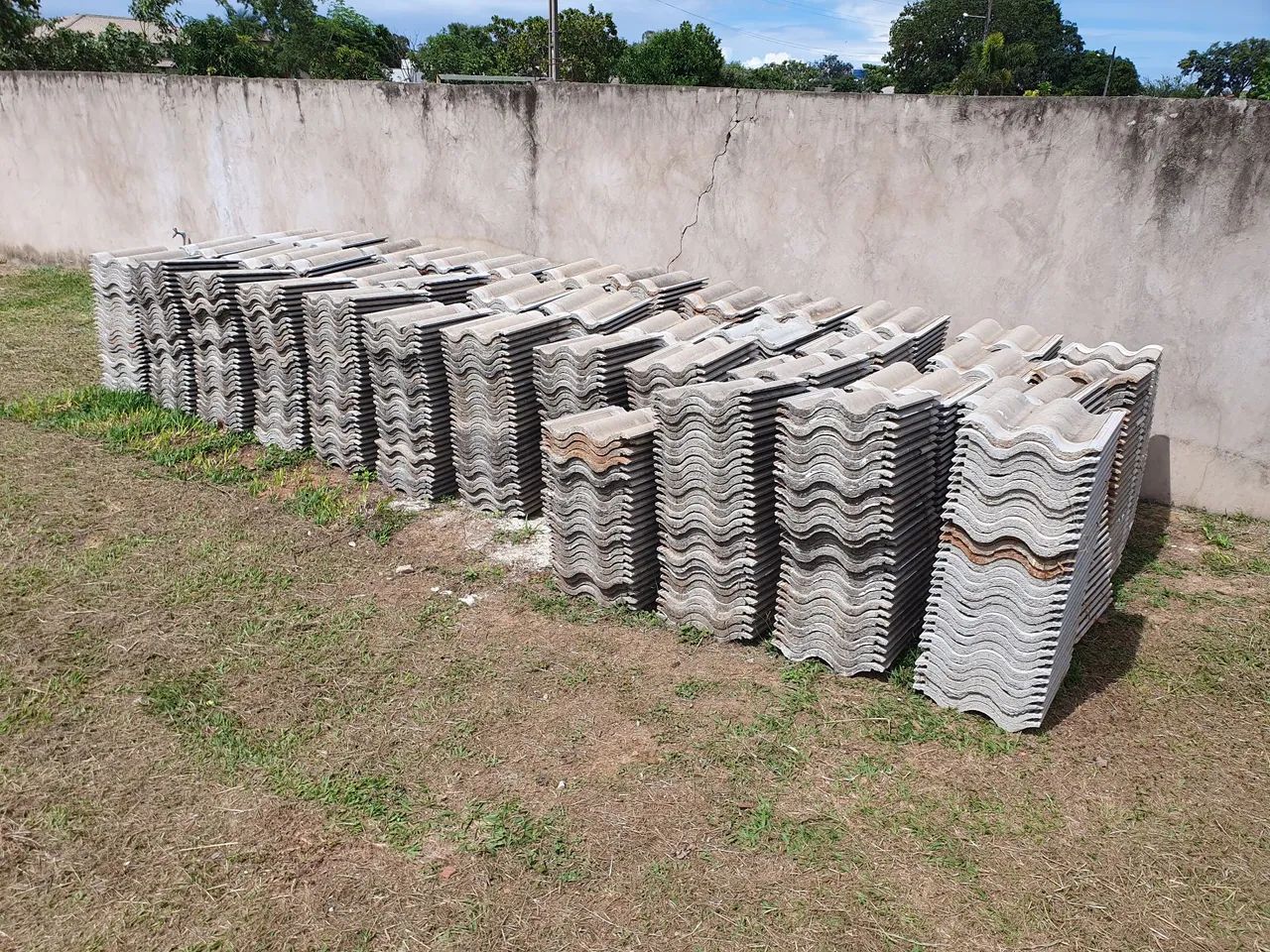 Vendo 1200 telhas de concreto CORABRAS