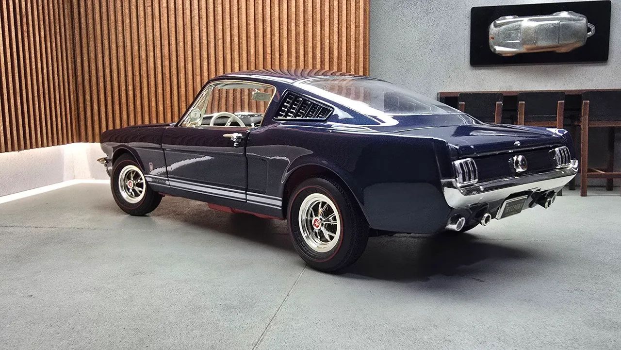 Miniatura Ford Mustang 2+2 Autoworld 1/18 - Foto 2