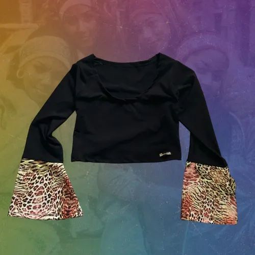 Blusa cropped flare de oncinha