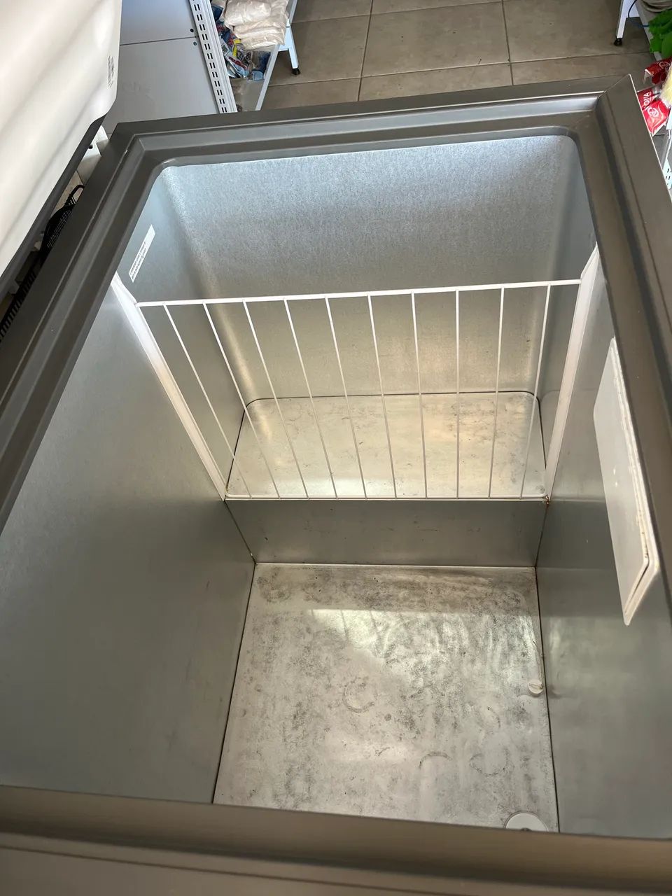 Vende-se Freezer 309 litros  - Foto 3