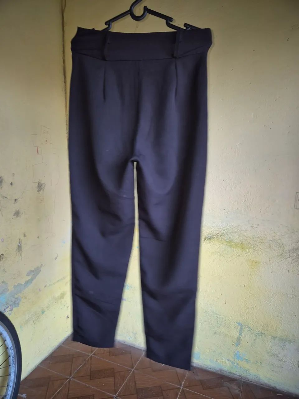 Calça preta feminina, Tamanho M. - Foto 2