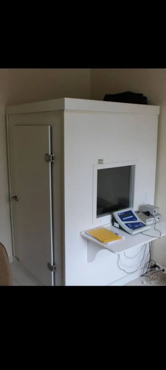 Cabine de audiometria 