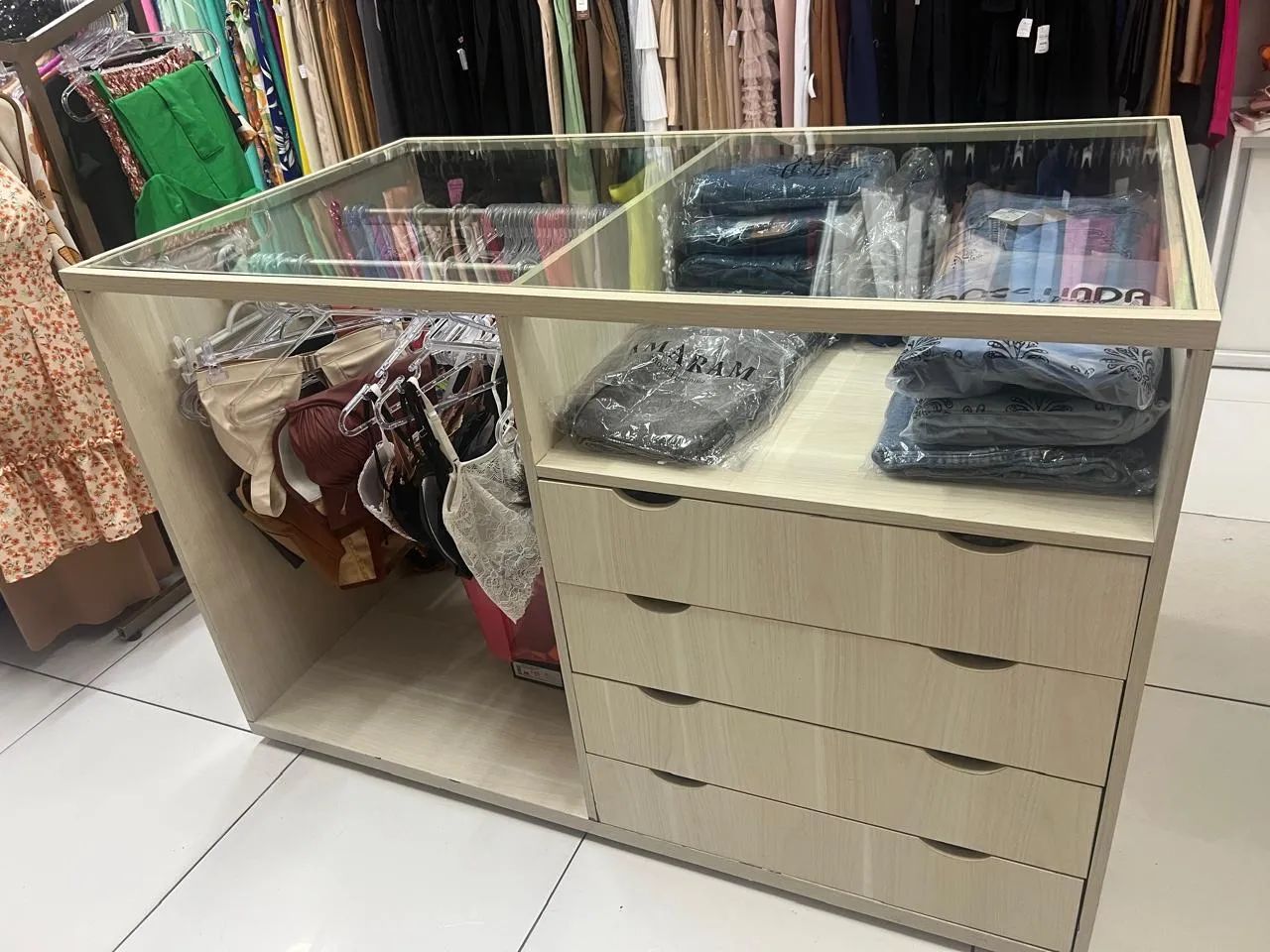 Balcão expositor 422082136590919682