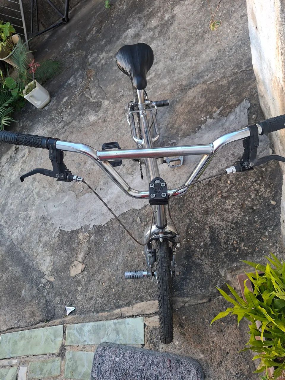 BMX aro 20 freestyle cromada (rodas e peneus em bom estado) - Foto 4