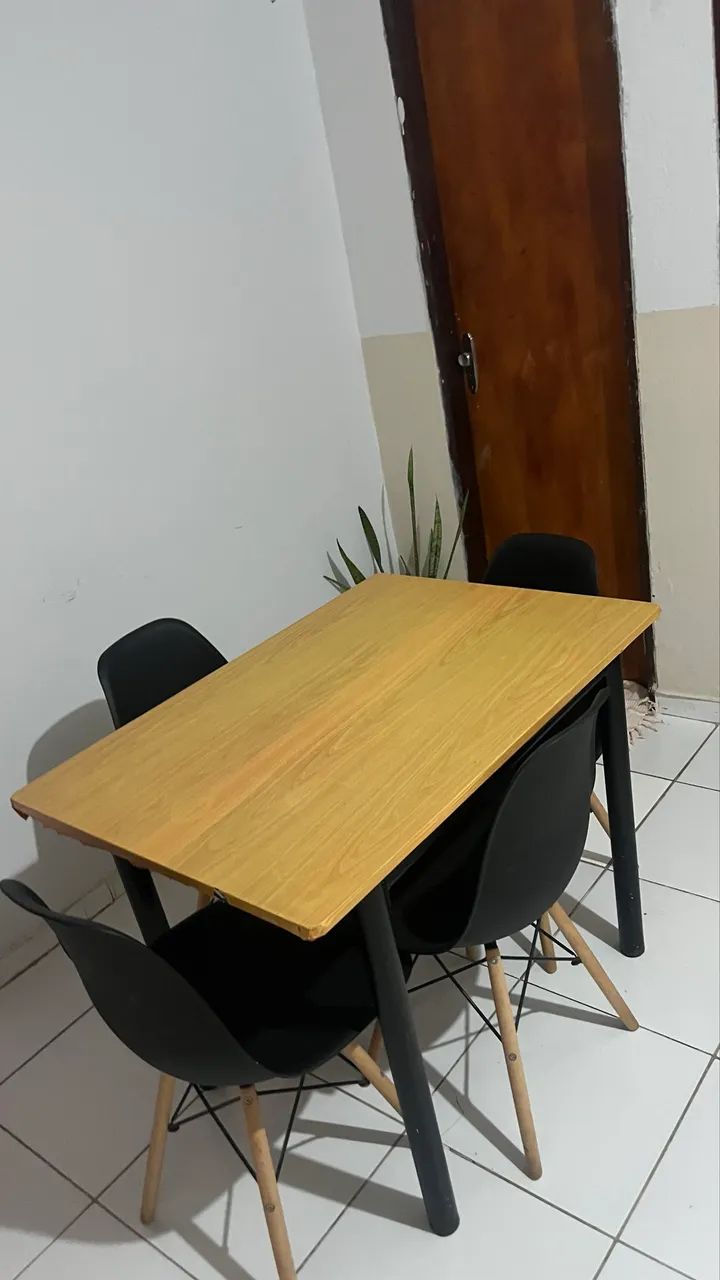 Mesa com 4 cadeiras  - Foto 2
