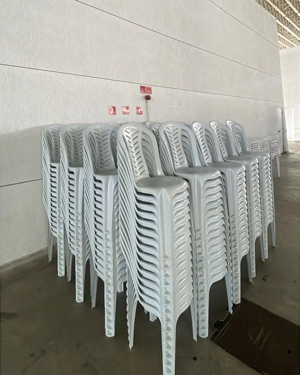 Aluguel de mesas/ cadeiras/ freezer/ tendas  - Foto 4