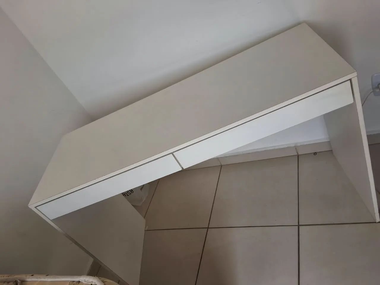 Escrivaninha duas gavetas 
