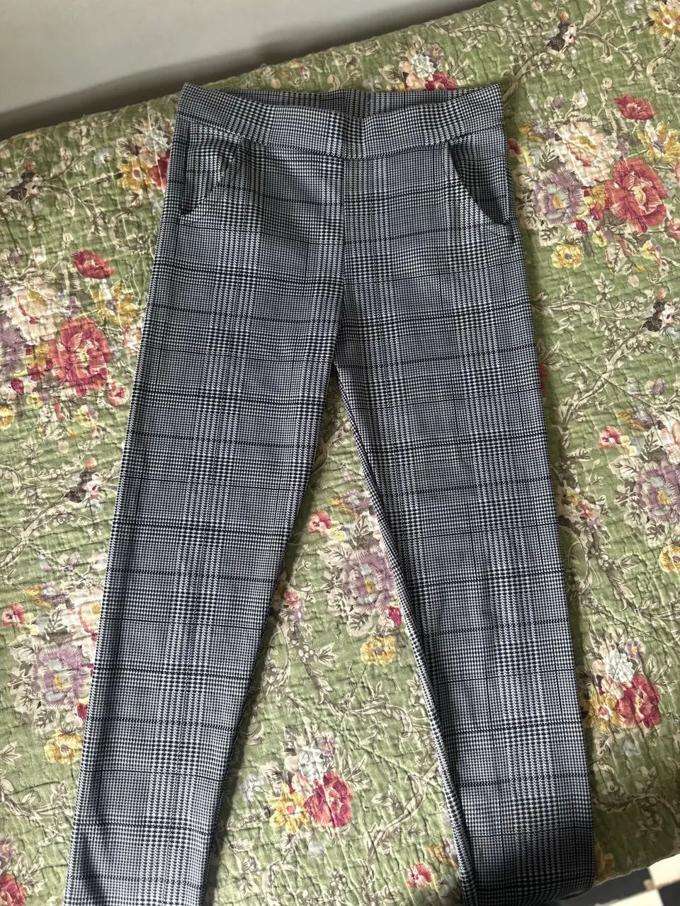 Calça (tamanho M) 