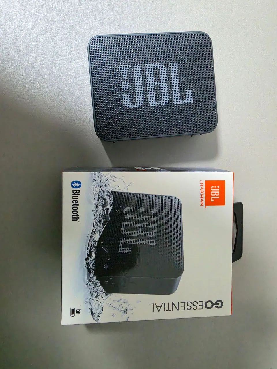 Caixa de som jbl go essential