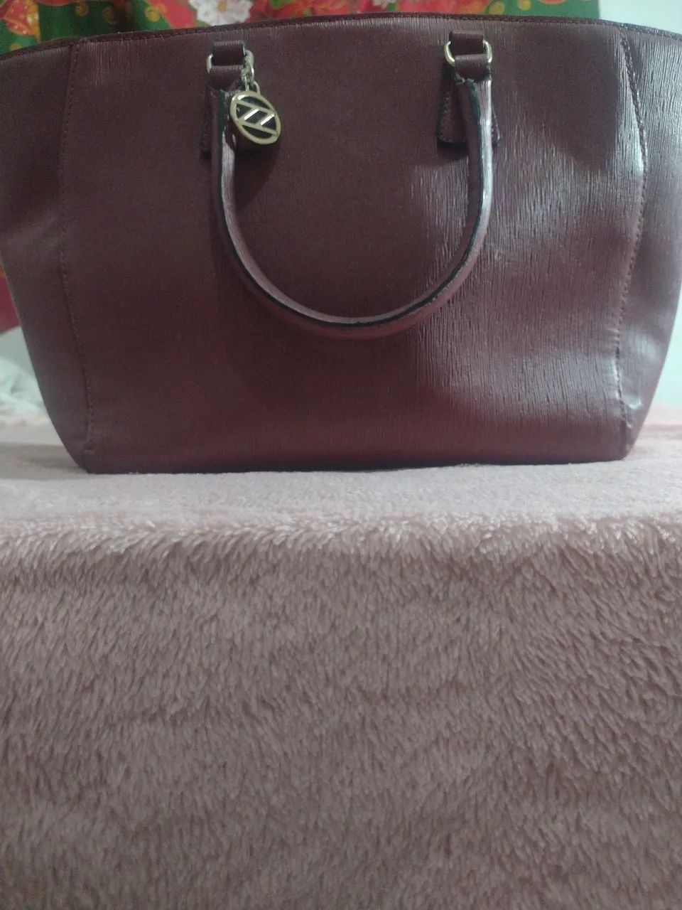 Bolsa, Na cor vinho, De Couro. - Foto 2