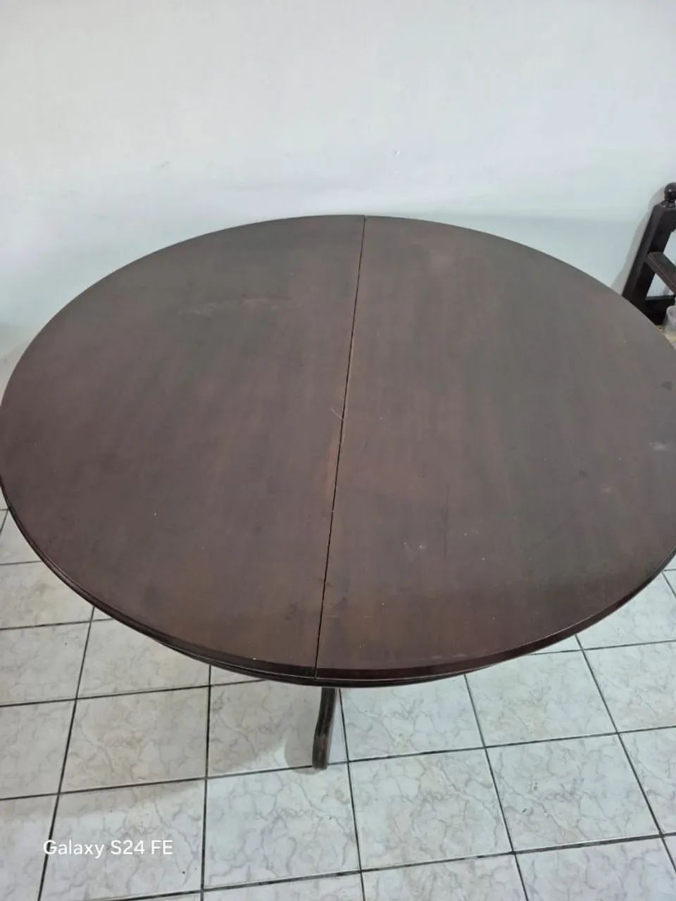 Mesa de madeira imbuia