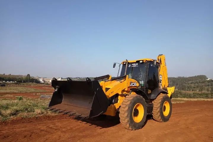 Retroescavadeira JCB 2014.  - Foto 3