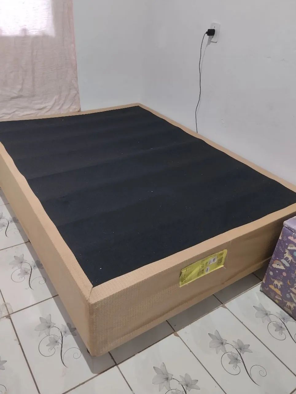 Vendo base de cama de casal box plumatex 