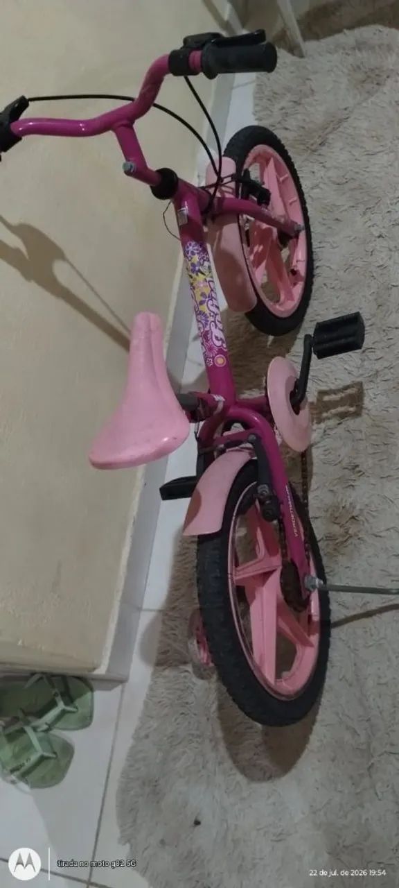 Bicicleta semi nova de criança menina  - Foto 3