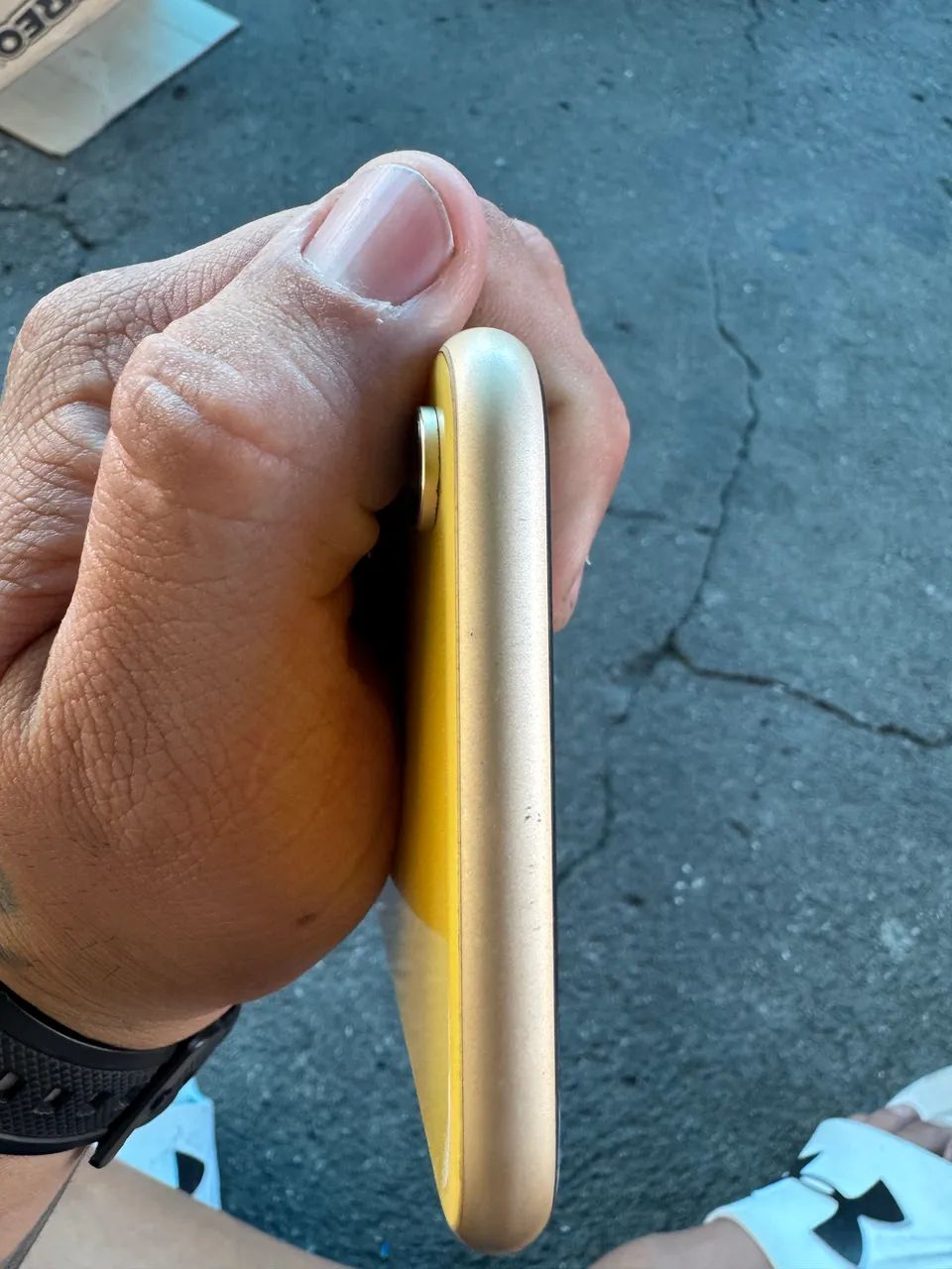 IPHONE XR 64GB AMARELO - Foto 2