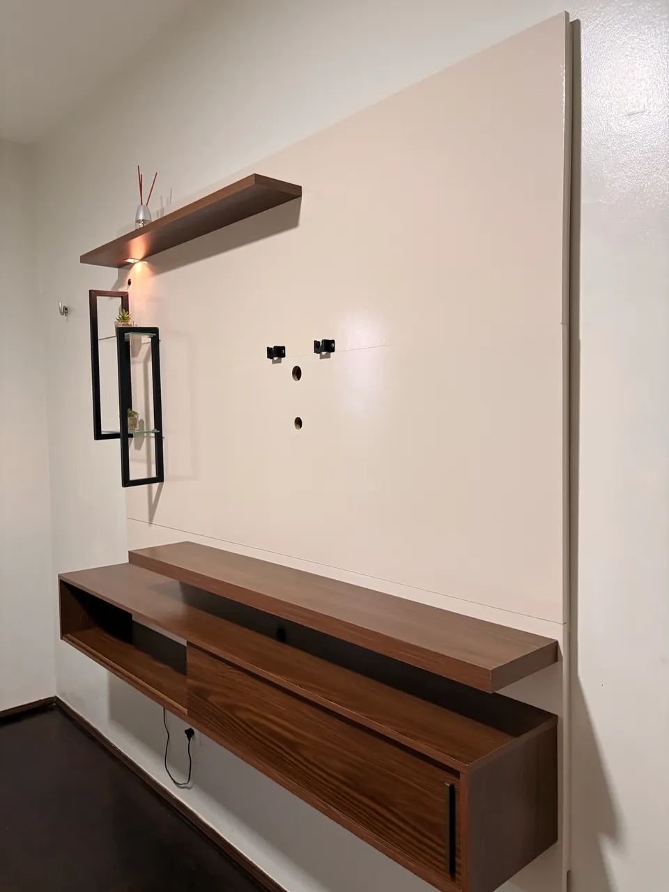 Painel de TV moderno com LED - Foto 5
