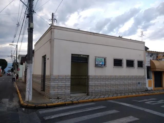 Imóvel Comercial de Esquina Ponto no Centro Tremembé Sala Ampla com 2 Banheiros e Copa