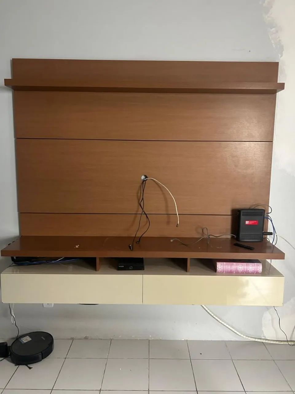 Rack suspenso com painel p/ tv até 75" 