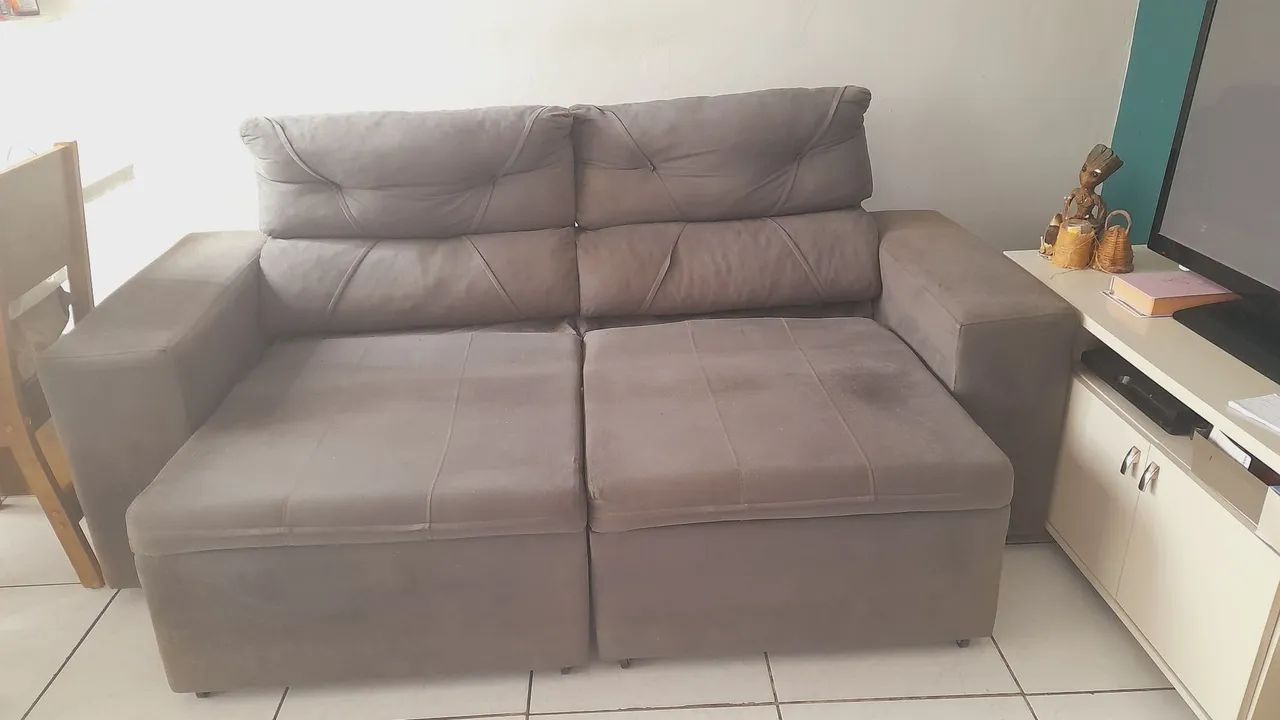 Vendo sofá em excelente estado! Retrátil e reclinada com 2m de largura, comprado em 2022. - Foto 2