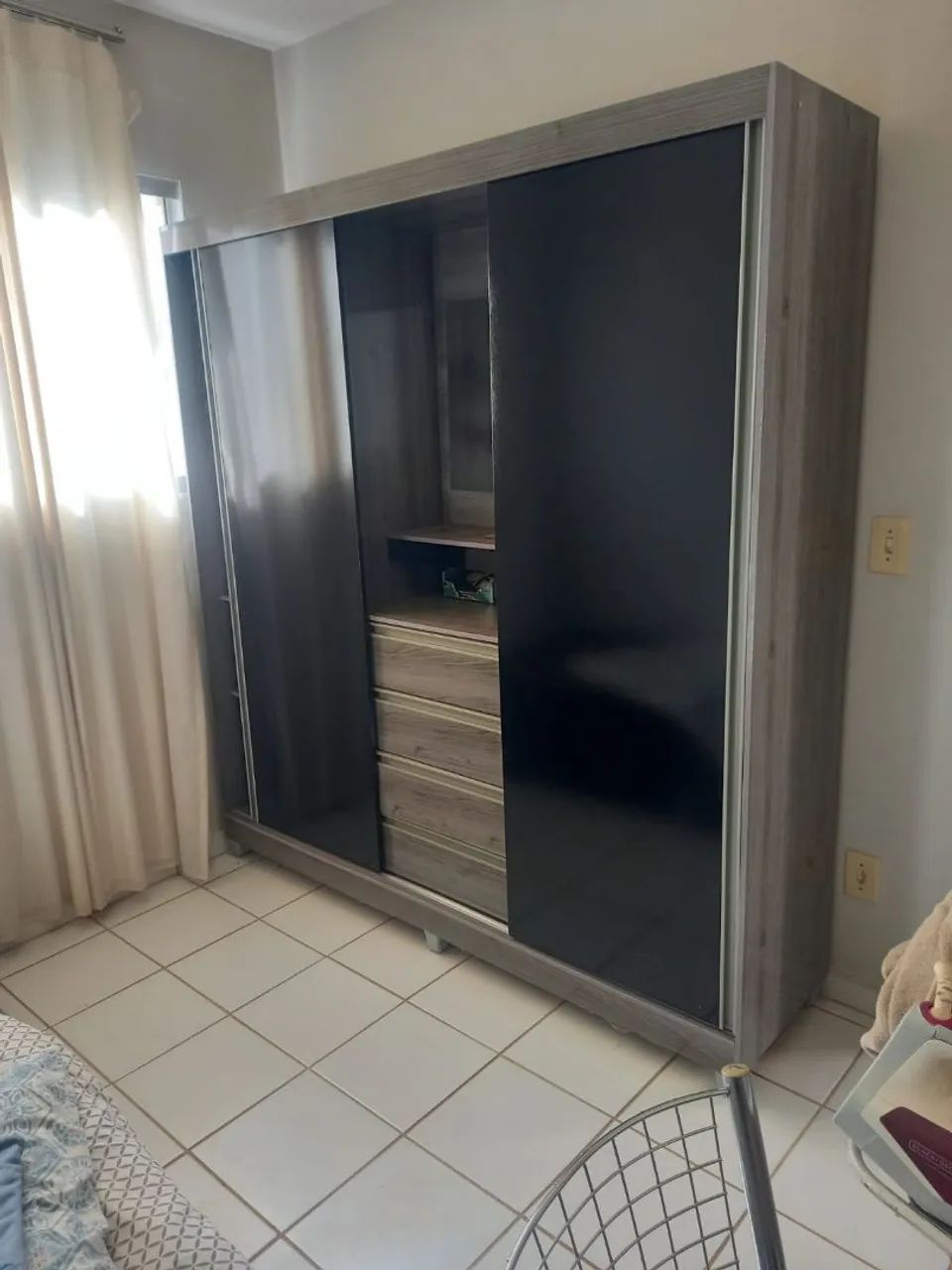 Vende-se Guarda Roupas de Solteiro 